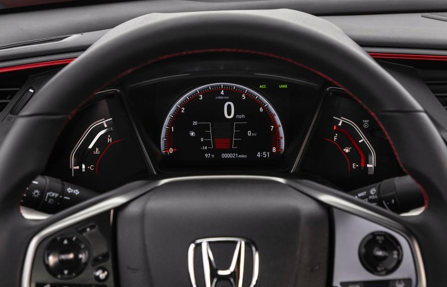 Панель приборов Honda Civic Si Coupe (FC) 2019 года  (NA) (фото 8 из 30)